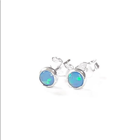 925 Sterling Silver 4MM Genuine Australian Blue Fire Opal Gemstone Stud Earrings - Picture 2 of 8